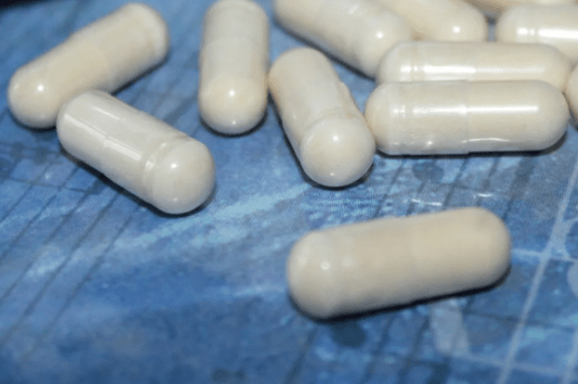 Anna kocht NexaSlim capsules naar voorbeeld van een vriendin